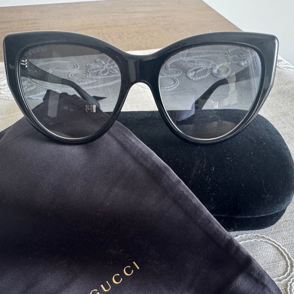 Gucci Black Cateye GG0877S 001 Sunglasses - Picture 2 of 16